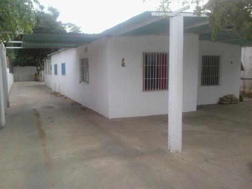 BONITA Y ESPACIOSA CASA