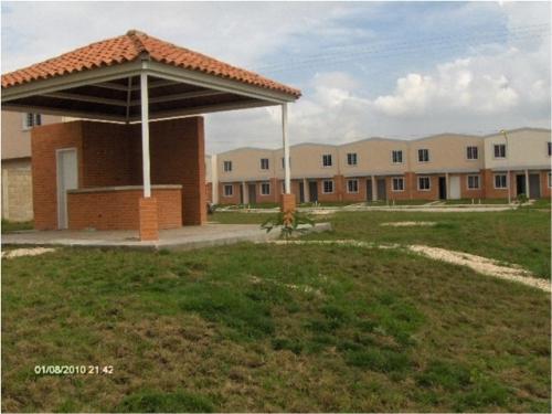 SE VENDE TOWN HOUSE A ESTRENAR PRECIO DE OPORTUNIDAD
