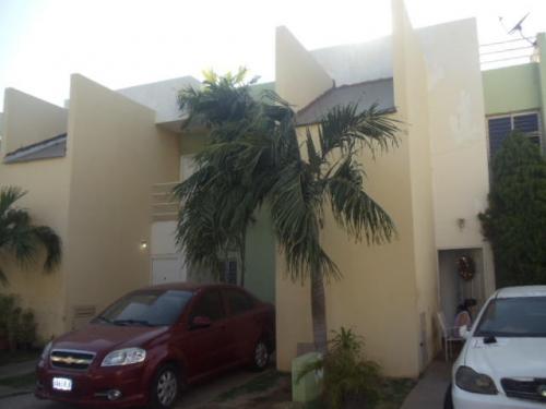 Venta Townhouse Av. Goajira MLS16-674