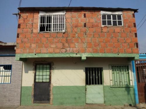 Venta de casa 128mts2 2 plantas en el Castaño La Victoria.