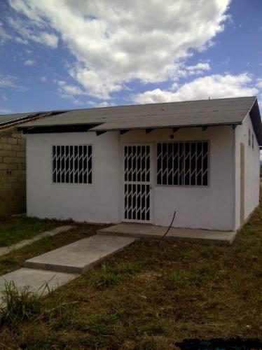 Casa en venta URB. LOS Cedros, Calicanto–Valencia...7.500.000 BS ( Precio de oportunidad, solo contado)