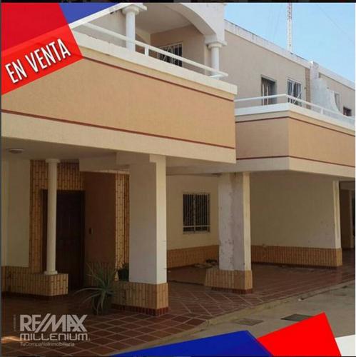 TownHouse en Isla Dorada en Venta en Gris 30MAR