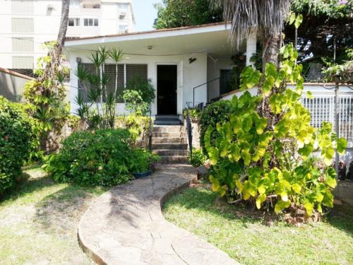 17-517 Casa residencial y comercial en sector Santa Maria, en Maracaibo