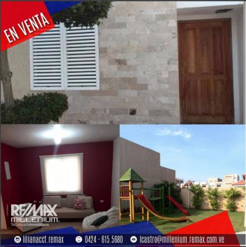 Comodo Townhouse en la Av. Goajira en Venta 09MAY
