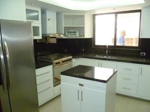 CASA TOWNHOUSE EN VENTA EN MARACAIBO. MLS.14-7428