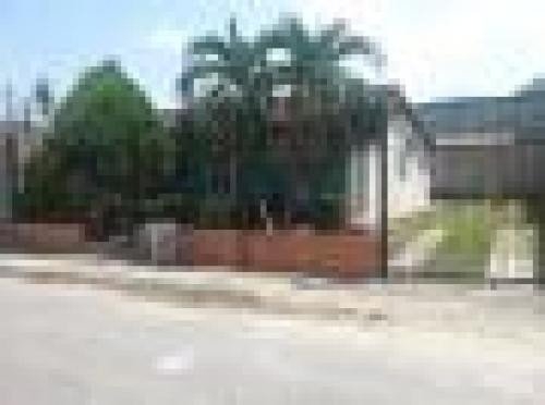 CASA EN LA URB. BASE SUCRE. MARACAY. ENTRE LA UNEFA Y LA ESCUELA DE LA AVIACIÓN