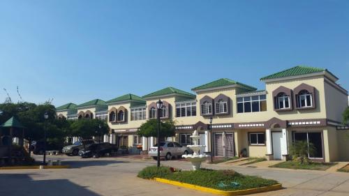 Casa en venta en villa Millenium Zona Norte Fuerzas Armadas 03JUL