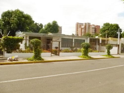 15-8917 CASA COMERCIAL en venta en Maracaibo, sector Pueblo Nuevo, Av. Universidad