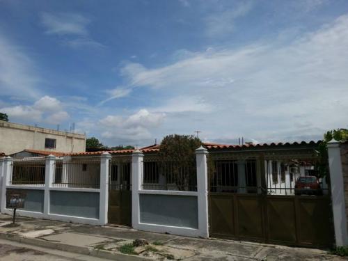 SKY GROUP Vende Casa en Parque Valencia SD-C-103
