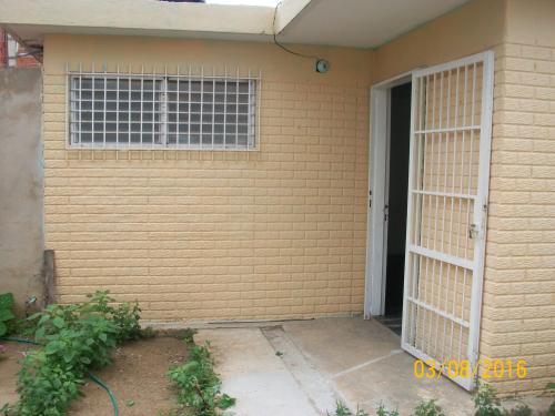 VENDO CASA EN URB. LOS MANGOS DE SANTA CRUZ