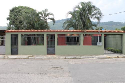 SKY GROUP VENDE CASA EN LA URBANIZACION LA BEGOÑA NAGUANAGUA CHC-019
