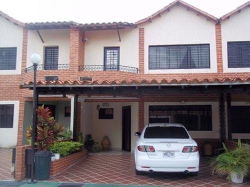  SKY GROUP VENDE TOWN HOUSE EN LA CUMACA SDTH-023