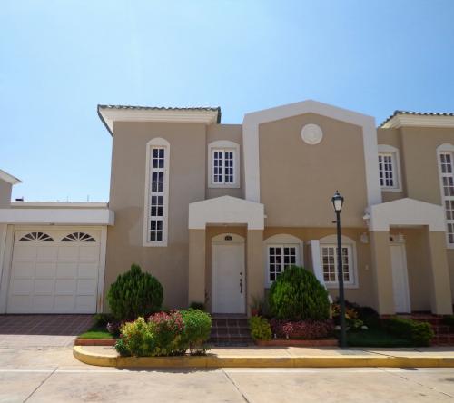 Casa Venta Maracaibo Zona Norte Lago Country III 13OCT