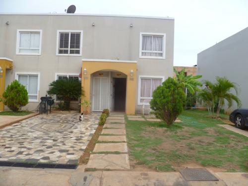 16-16059 CASA TOWNHOUSE en venta en Maracaibo, Camino a la Lagunita