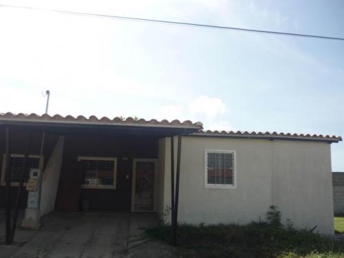 Cómoda casa en venta en Urb. Los Mangos Sarare 