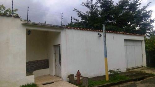El Mejor Precio del Mercado! Hermosa Casa en Colinas de Guataparo!