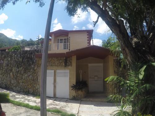 Casa Remodelada en La Trigaleña de 974m2.