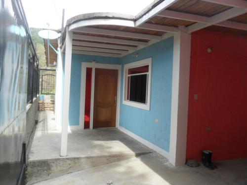 VENDO HERMOSA CASA