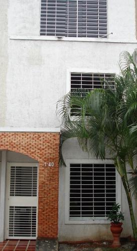 VENDO BELLA CASA REMODELADA TARABANA PLAZA CABUDARE