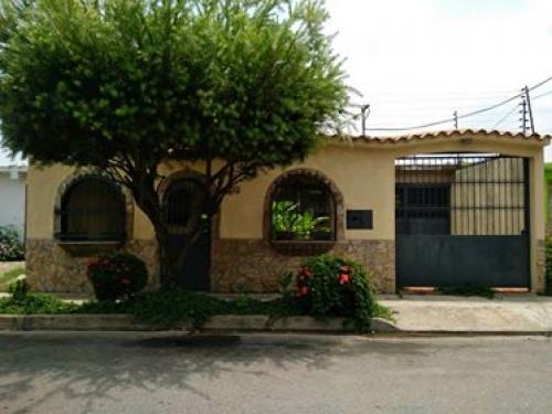 Bella Casa. Conj Res Villas de Sta Rita, Maracay. 