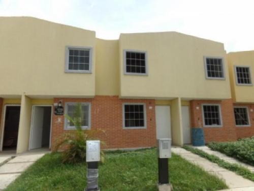 EN VENTA TOWN HOUSE A ESTRENAR 90 MTS 2 HAB 1 BAÑO 1 PSTO 