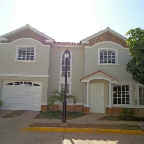 Casa en venta en Villa  Antares  