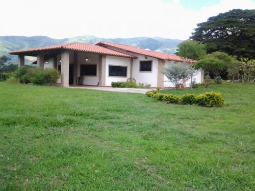 Hermosa Casa de Campo 218 m² en Chirgua, Edo. Carabobo.