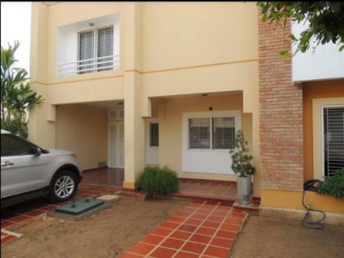  Casa Venta Maracaibo Villa Pozo Viejo Avenida Universidad 22feb18