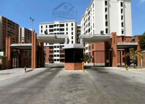 Cómodo y Lujoso Apartamento. Res Bosque Alto, Maracay.