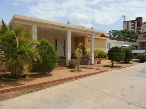 *** APROVECHA GRAN OPORTUNIDAD MANUEL DEPABLOS TE VENDE CASA CON TERRENO PARA TU NEGOCIO EN POMONA MLS186559***