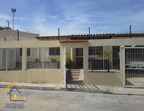 TEI, VENDE CASA EN URB. TERRAZAS DE TERRANOVA