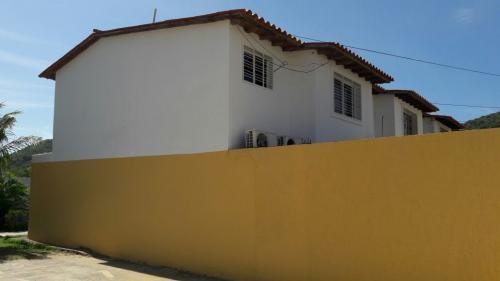 Vendo lindo Townhouses Ubicado en Margarita Pampatar; Municipio Maneiro