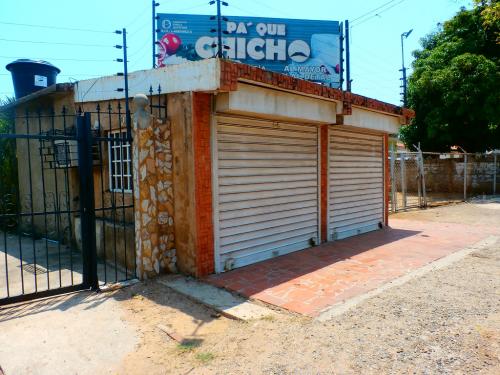 VUELVE AL MERCADO! CASA EN BARRIOS LOS OLIVOS, MLS183777. LLAMA YA!