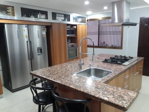 Venta Casa Maracaibo sector El Portal en calle cerrada.