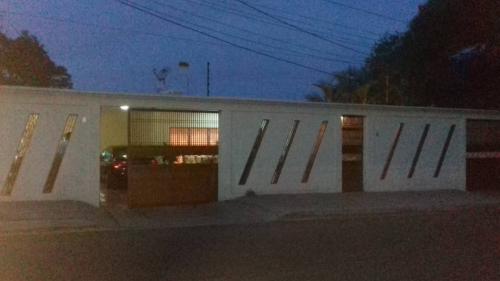 SE VENDE HERMOSA CASA CON PUNTO COMERCIAL EN LA PASTORA