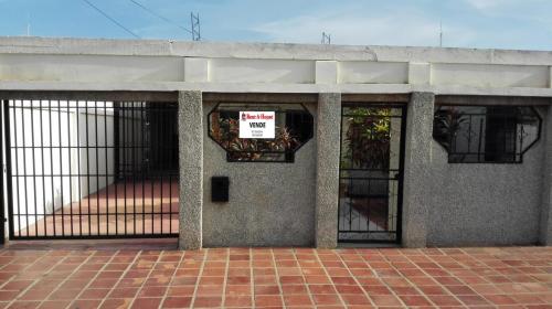 Inmueblesgaby Casa En Venta En 18 de Octubre Código 18-6950