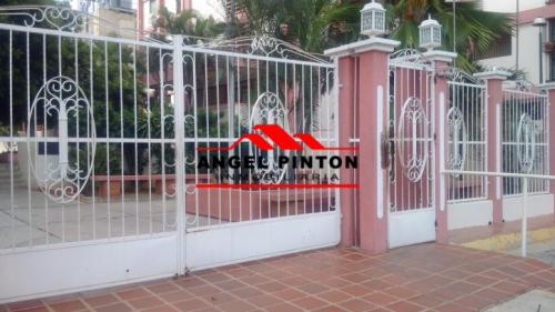 APARTAMENTO EN VENTA AV. URDANETA MARACAIBO API 2472