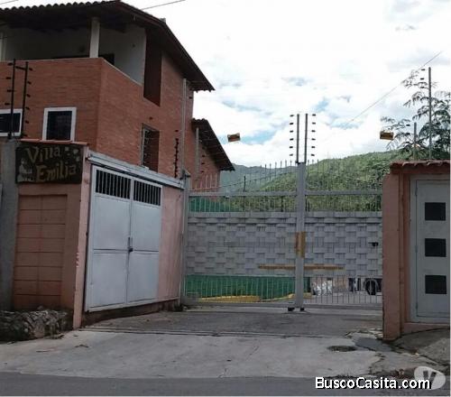 SKY GROUP Vende amplia casa en Res. Villa Emilia en El Castaño