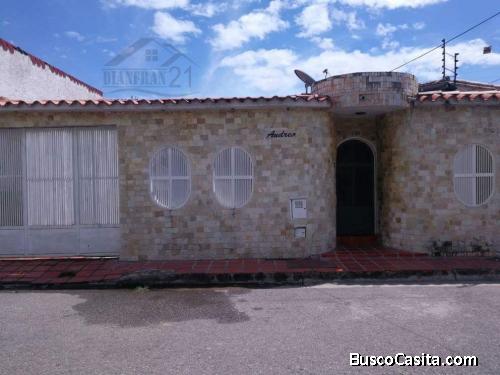 Bella Casa en Venta Montaña Fresca Maracay