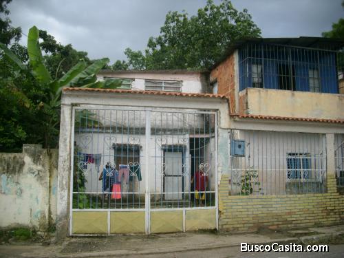 VENDO CASA PROPIA, BARATA Y CONFORTABLE EN URACHICHE YARACUY