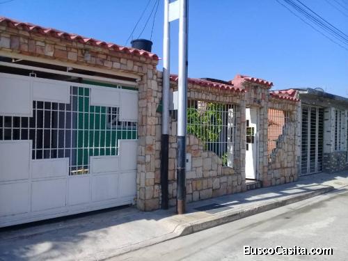 SKY GROUP Vende estupenda casa en Urb. Araguaney I de Palo Negro