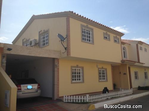 SE VENDE CASA CONJ. RES. PRIVADO VILLA BARILE