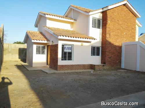 SE VENDE CASA CONJ RES. PRIVADO VILLA OPORTO