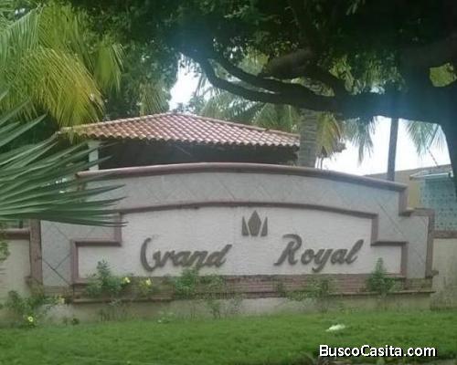 Town House en venta. Conjunto Residencial Gran Royal: Piscina y área social