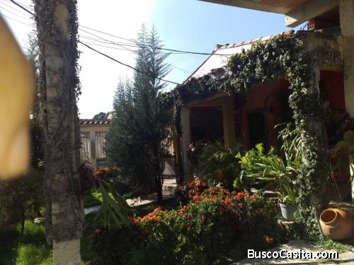 Casa con apartamento anexo