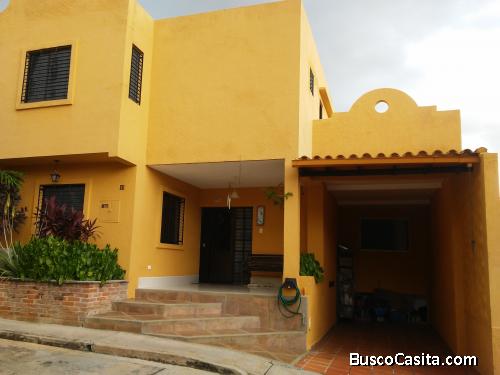 Sky Group Elite Vende   Town house en Mañongo. Conjunto Residencial Mango’s Village II