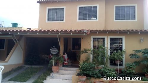 Casa dos plantas en circuito cerrado.
