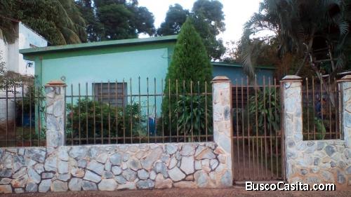 Vendo amplia casa en Ciudad Bolivar a una cuadra de la avenida San Salvador