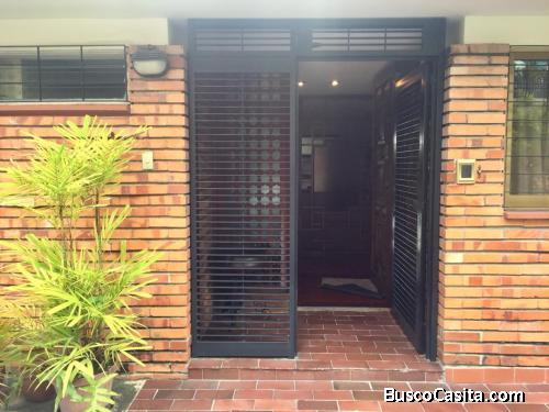 Hermosa casa con vista al avila en Altamira caracas