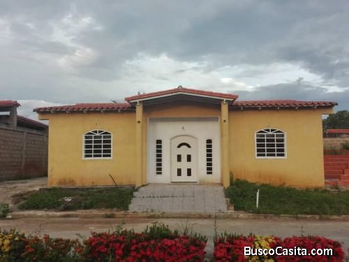 Casa en Valle de la Pascua, Urb. Valle Shalom, salida hacia Tucupido.